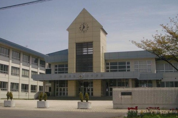 弘前市立東中学校:徒歩14分