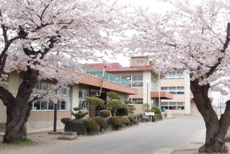 弘前市立千年小学校:徒歩16分