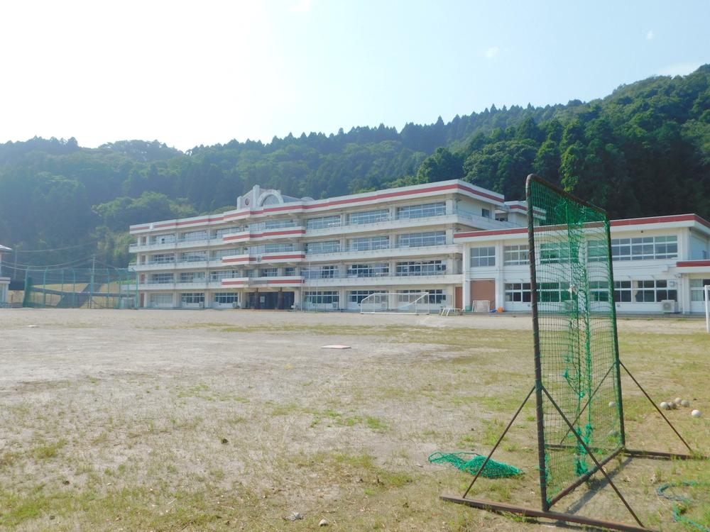 利府町立利府中学校：徒歩24分