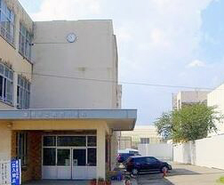 盛岡市立厨川中学校距離：1,280m