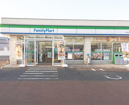 ファミリーマートつがる木造店：徒歩4分