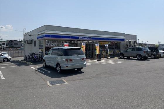 ローソン青森はまなす店：徒歩6分