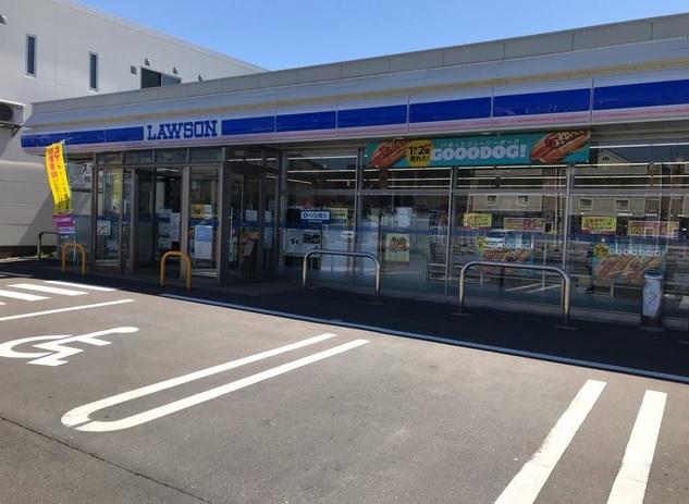 ローソン青森富田店：徒歩5分