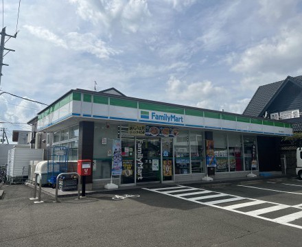 ファミリーマート若林上飯田店　徒歩11分
